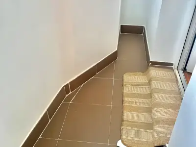 Garsoniera de inchiriat Sector 5 Bucuresti scara interioara